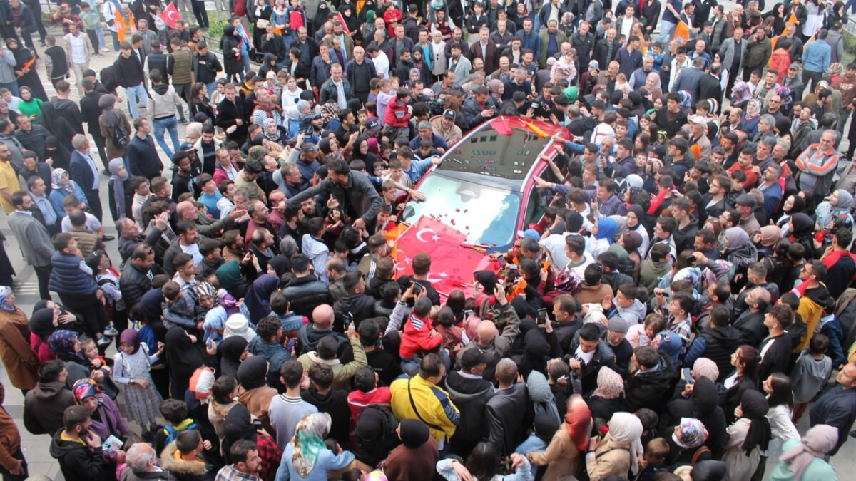 Bayburtluların Togg ilgisi izdihama neden oldu