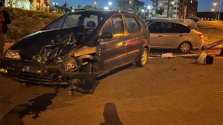 Kayseri’de iki otomobil çarpıştı! Yaralılar var