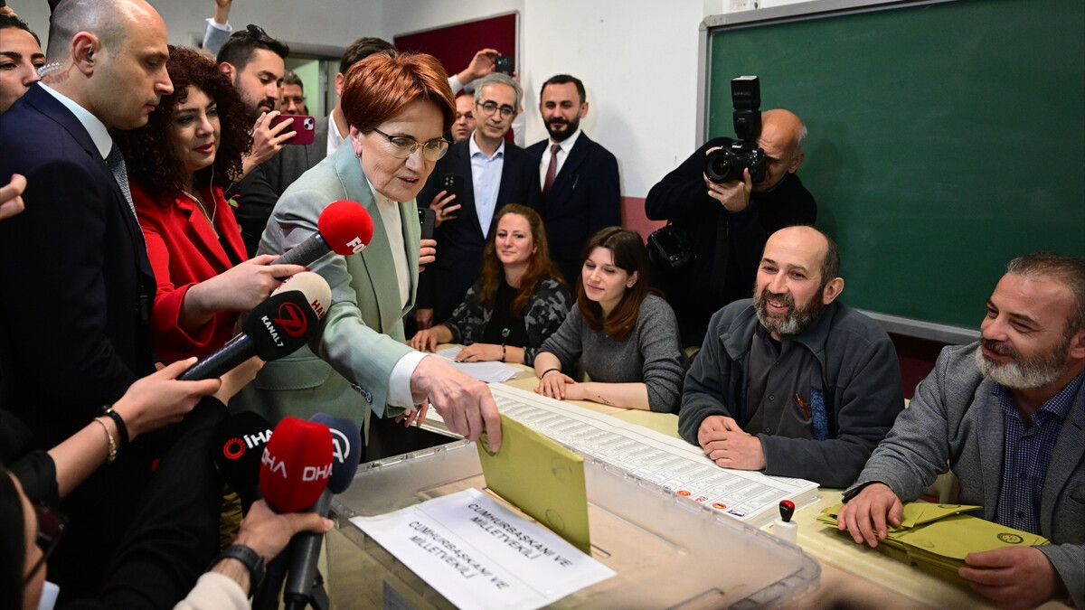 Meral Akşener Üsküdar’da oyunu kullandı