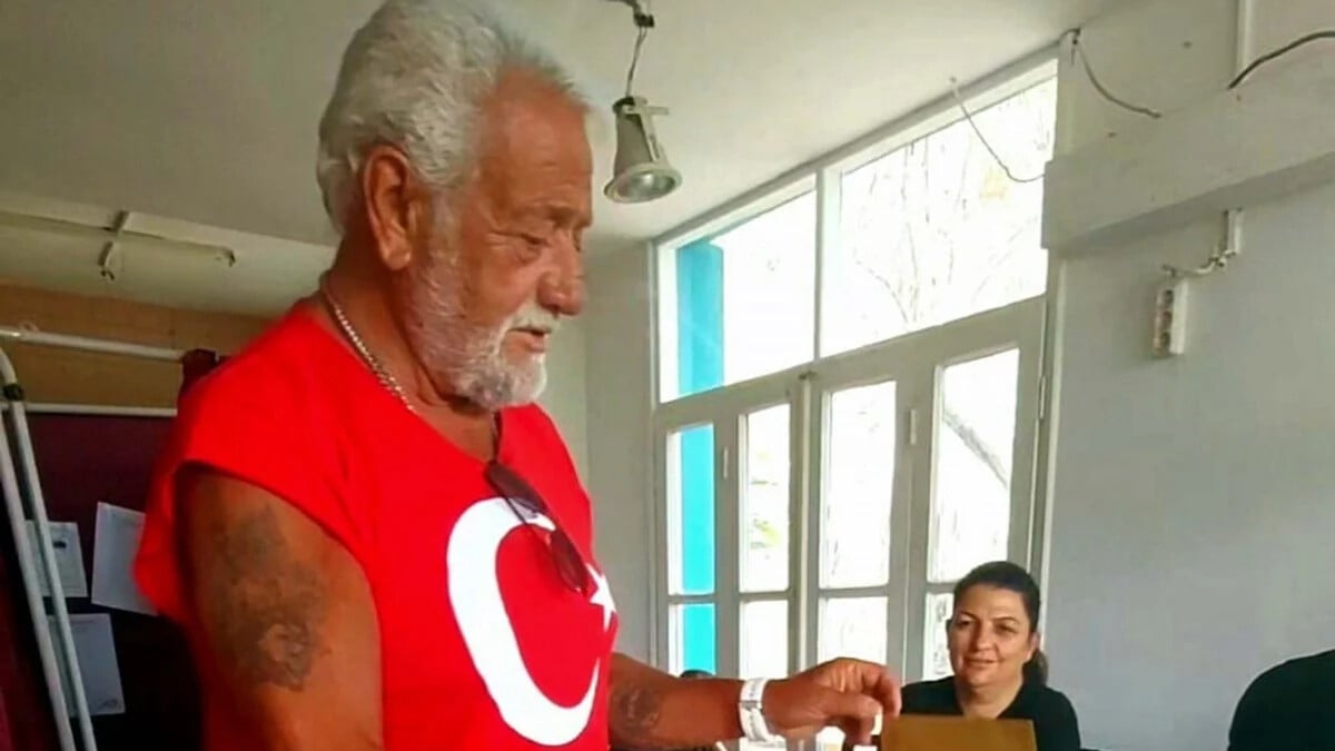 Şarkıcı Fedon Kalyoncu, Bodrum’da oyunu kullandı