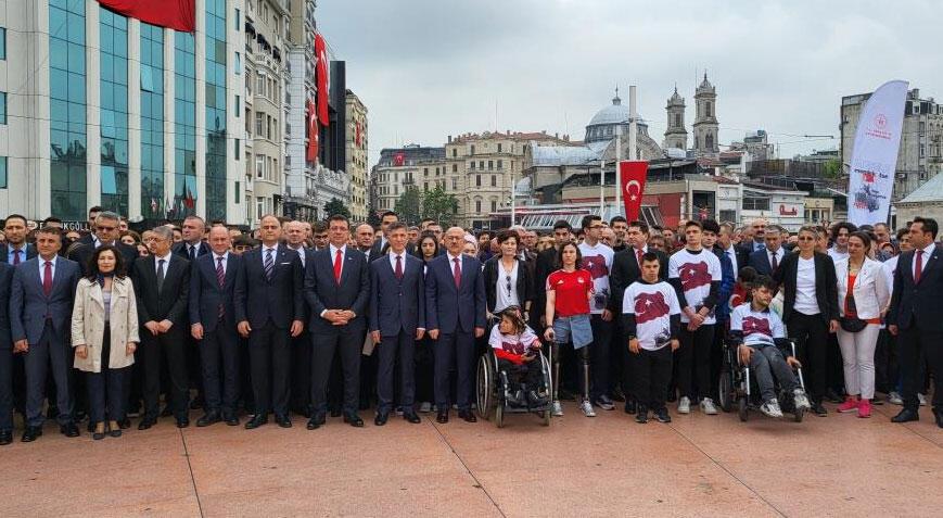 Taksim Meydanı’nda 19 Mayıs töreni