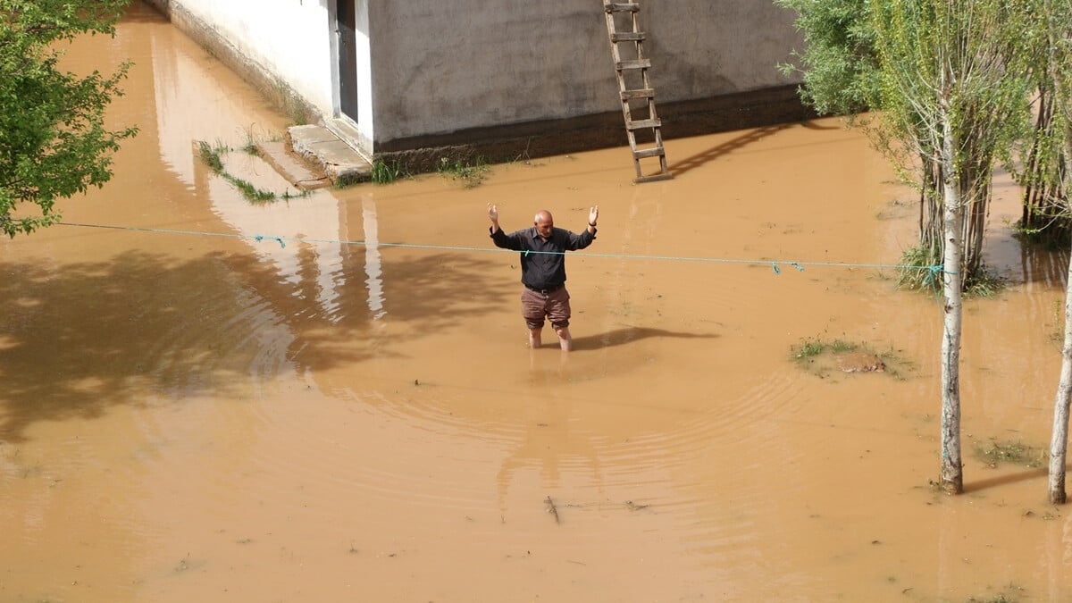 Bingöl’de sağanak yağış sonrasında su baskını yaşandı