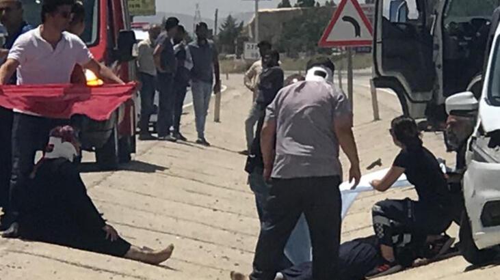 3 aracın karıştığı zincirleme kaza! Yaralılar sıcak havadan böyle korundu