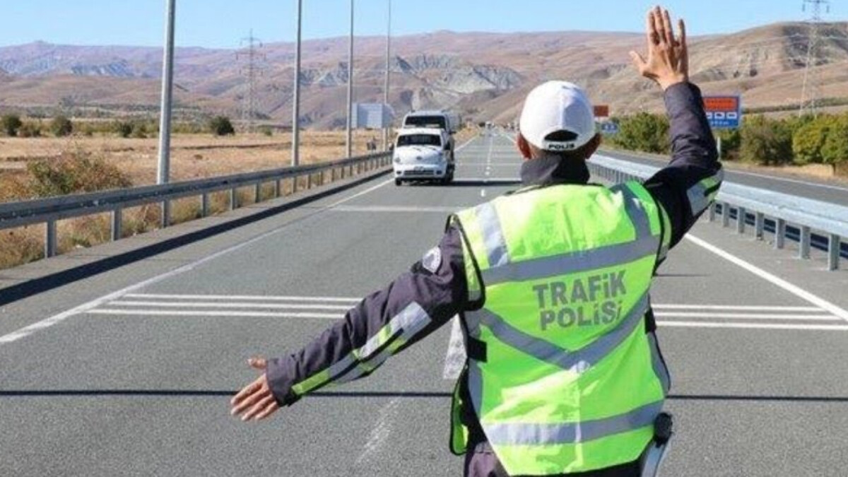 Ali Yerlikaya’dan dönüş yolundaki tatilcilere: ‘Lütfen trafik kurallarına uyalım’
