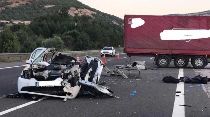 Ankara-İstanbul otobanında feci kaza;3 ölü 1 yaralı