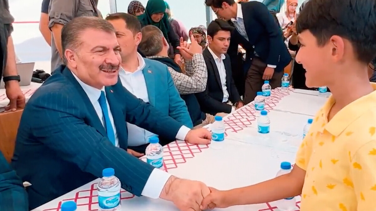 Fahrettin Koca bayram ziyaretini ilk Hatay’a yaptı : İkinci memleketimiz