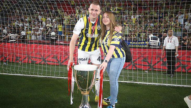 Fenerbahçe açıkladı: Szalai’ye transfer görüşmeleri için izin verildi