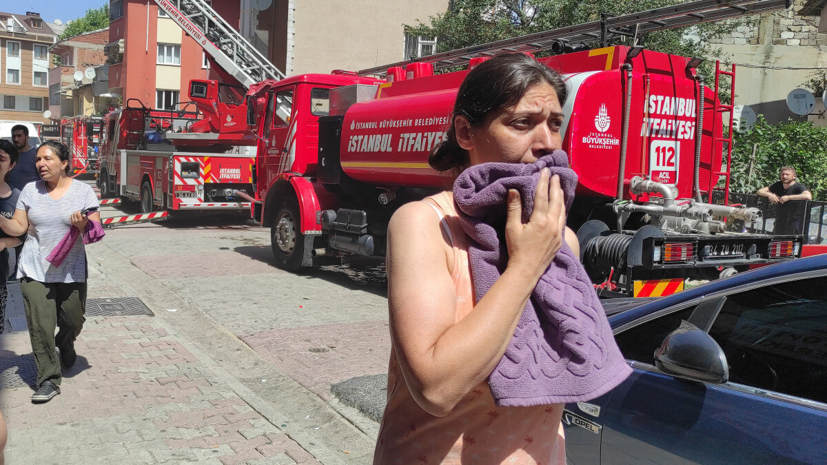 Kağıthane’de buzdolabından çıkan yangın 7 kişiyi etkiledi