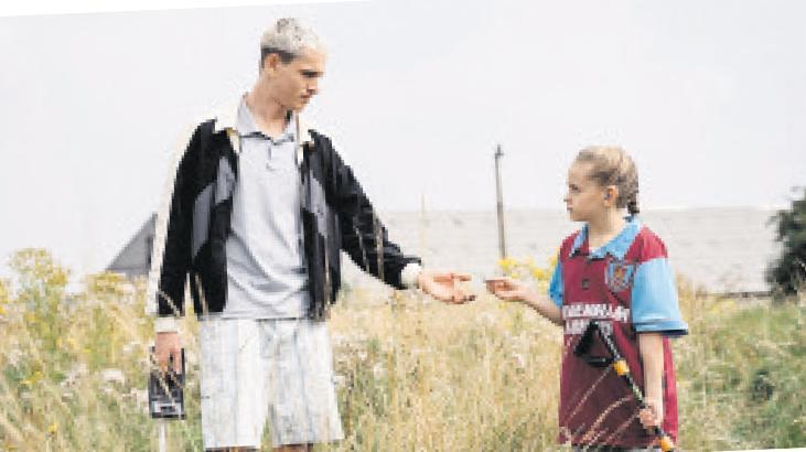 Biri gelir ve baban olduğunu söyler