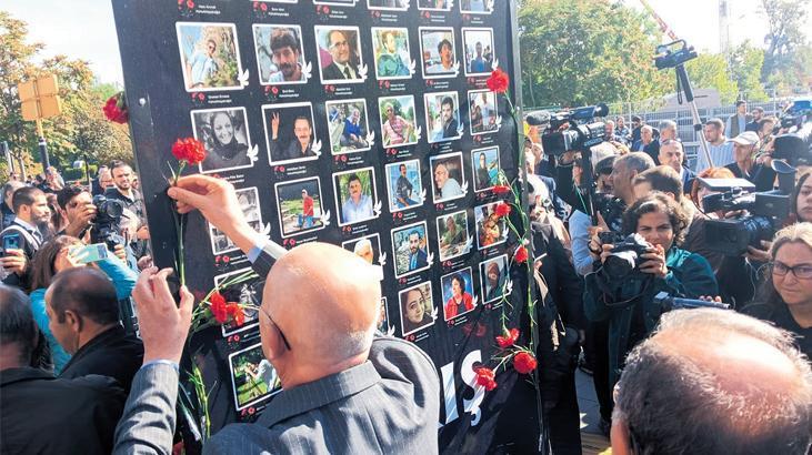 Gar saldırısında ölenler anıldı