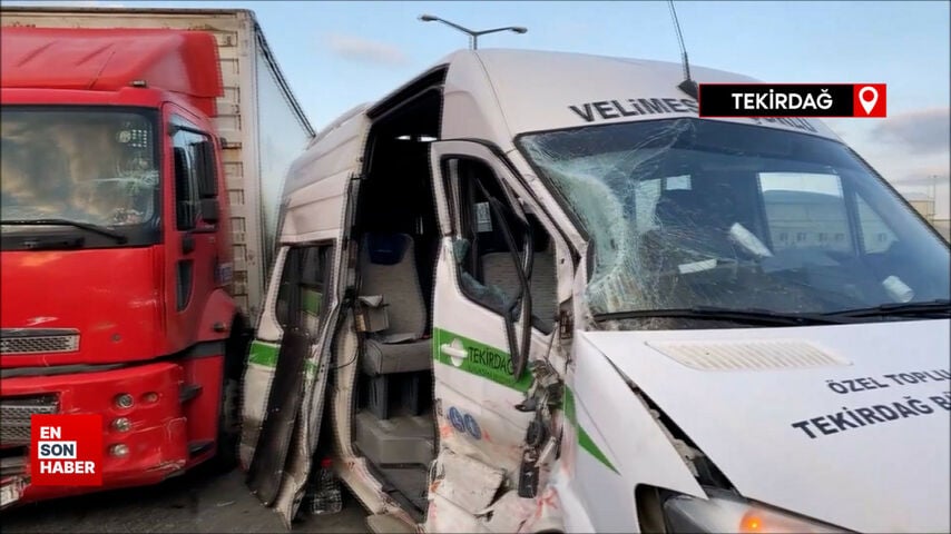 Otoyolda yolcu minibüsüyle kamyon çarpıştı