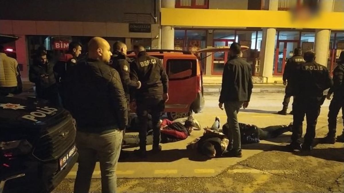 Çorum’da kovalamacada yakalanan araçtan pompalı tüfek çıktı