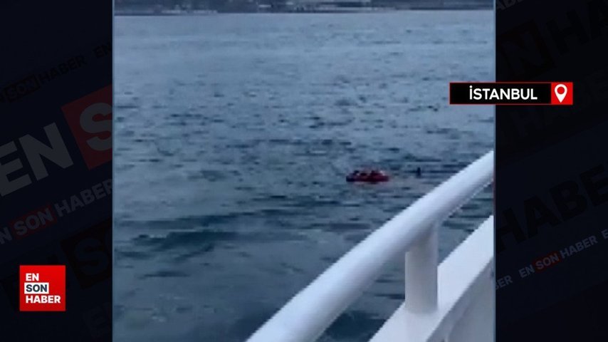 Kadıköy açıklarında ilerleyen vapurdaki yolcu denize düştü