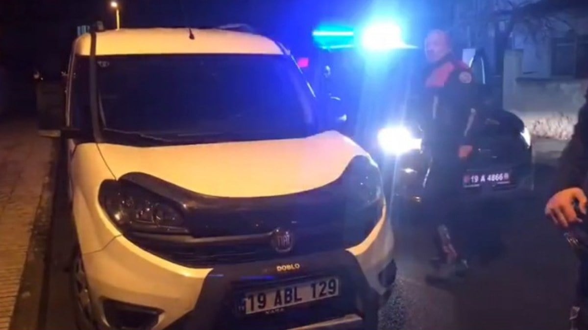 Çorum’da polis otosuna çarpıp kaçan alkollü sürücü gözaltına alındı