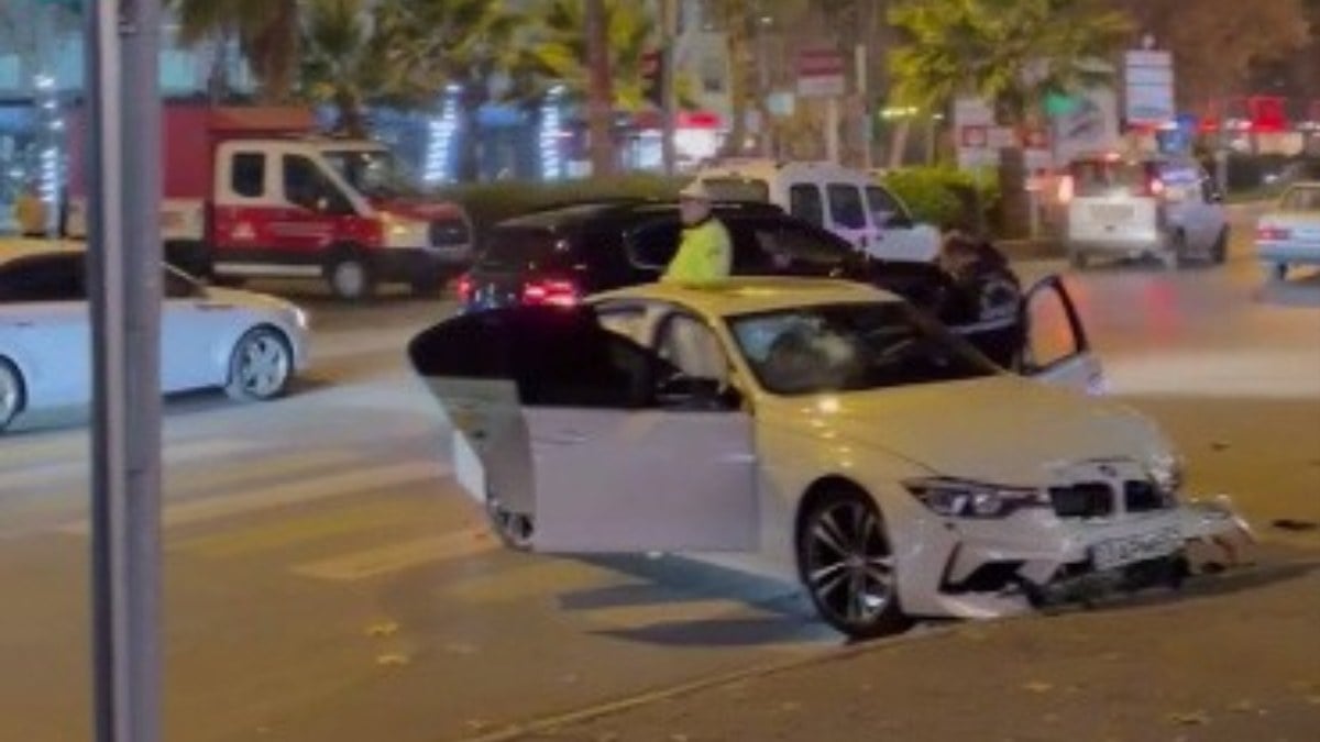 Mersin’de silahlı saldırıya uğrayan sürücü kaza yaptı