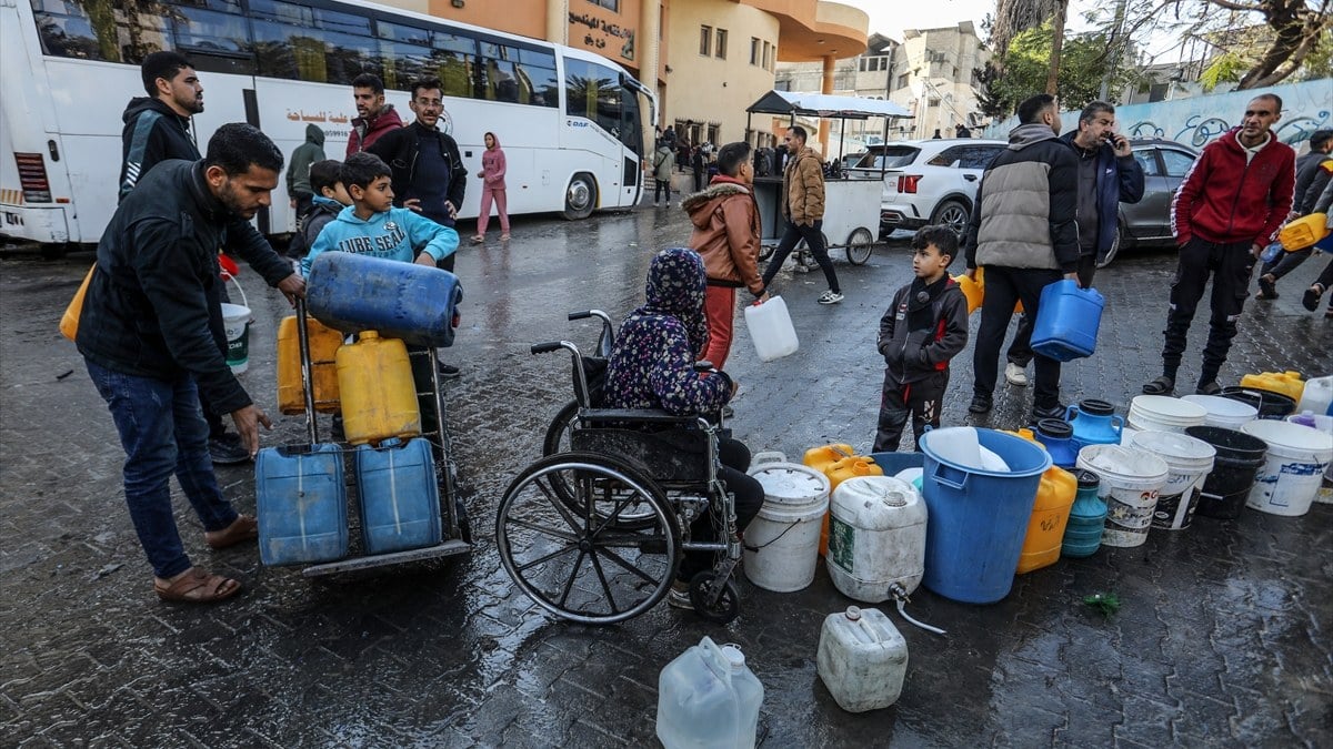 Gazze’de hayatta kalma mücadelesi! Temiz suya erişim zorlaşıyor…