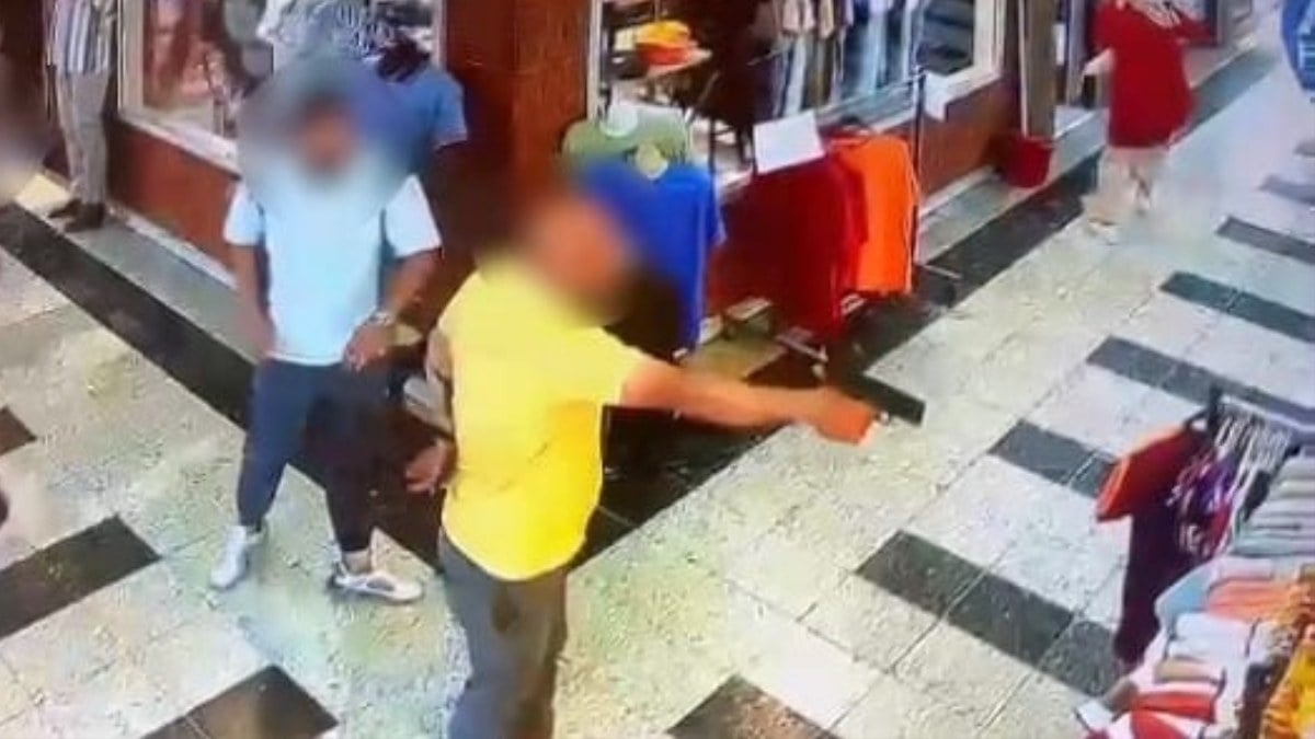 Malatya’da iş yerine silahlı saldırı kamerada