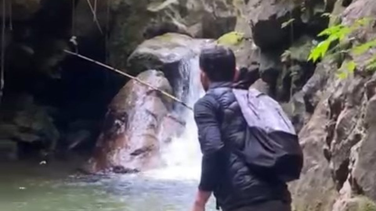 Rize’de balık tutarken ayıyla karşılaştılar