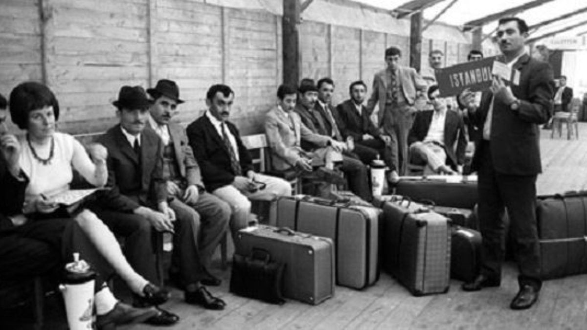 Almanya’ya giden Türk işçilere verilen öğütler