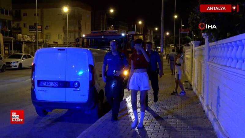 Antalya’da genç kadın cami içerisinde kilitli kaldı