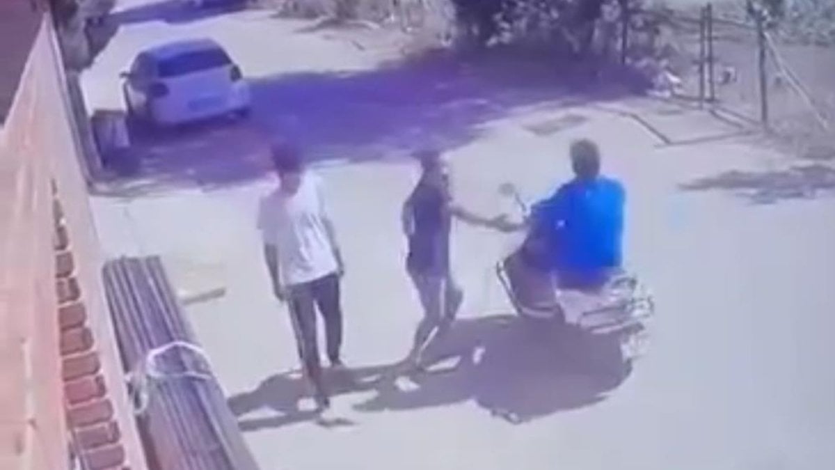 Bursa’da motosiklet üzerindeki arkadaşına korkutan şaka