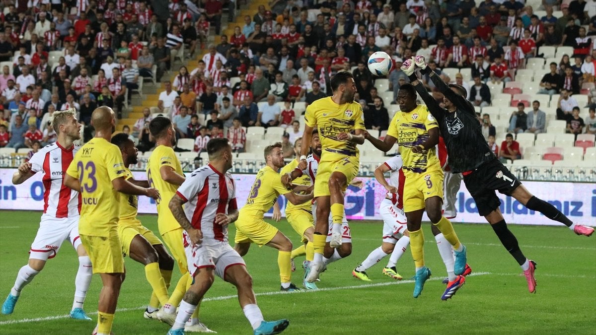 Eyüpspor, Süper Lig’de maç fazlasıyla lider