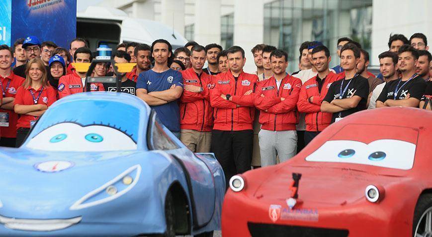 Selçuk Bayraktar öğrencilerle buluştu: Buralardan dünya markası çıkacağına inanıyoruz