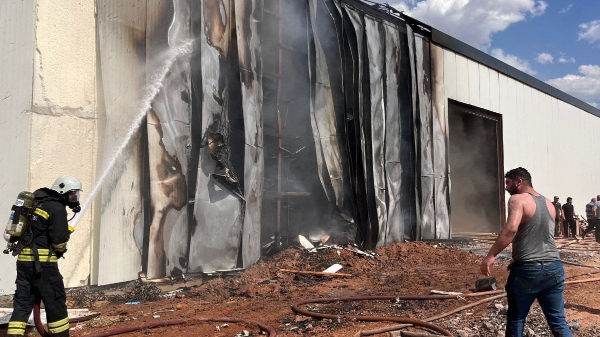 Sivas’ta mobilya fabrikasında korkutan yangın