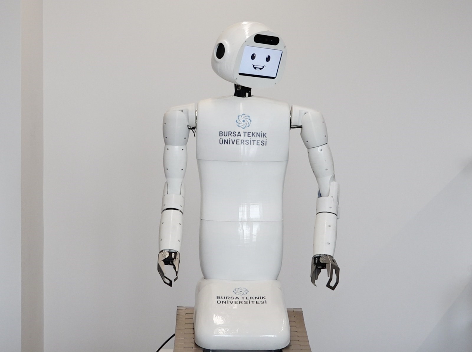 Türkiye’de yapay zekalı insansı robot geliştirildi