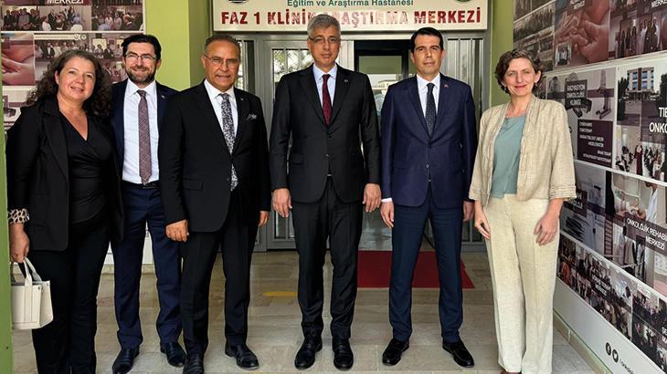 Bakan Memişoğlu, Ankara Onkoloji Hastanesini ziyaret etti
