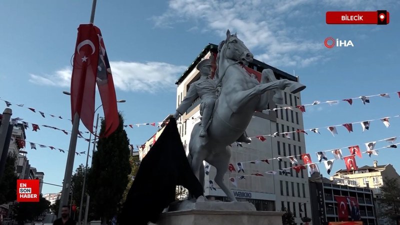 Bilecik Belediyesi tarafından Atatürk heykelinin açılışı yapıldı