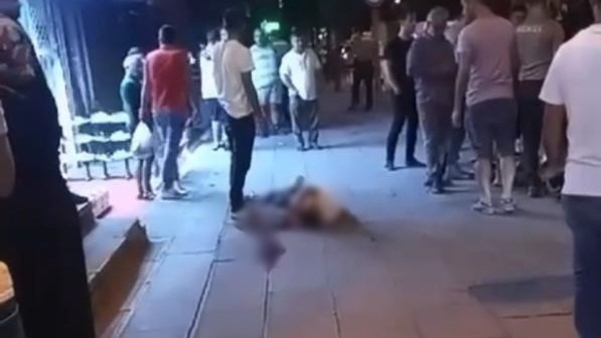 İstanbul’da caddede yürüyen 3 kişiye silahlı saldırı: 1 ölü, 1 yaralı