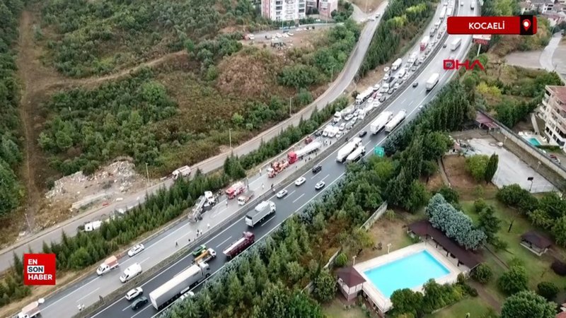 Kocaeli TEM Otoyolu’nda zincirleme kaza: 4 yaralı