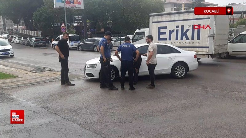 Kocaeli’de yeni tabancasını gösterirken ağabeyini vurdu