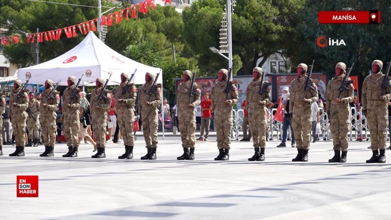 Manisa’da komandoların gösterisi mest etti
