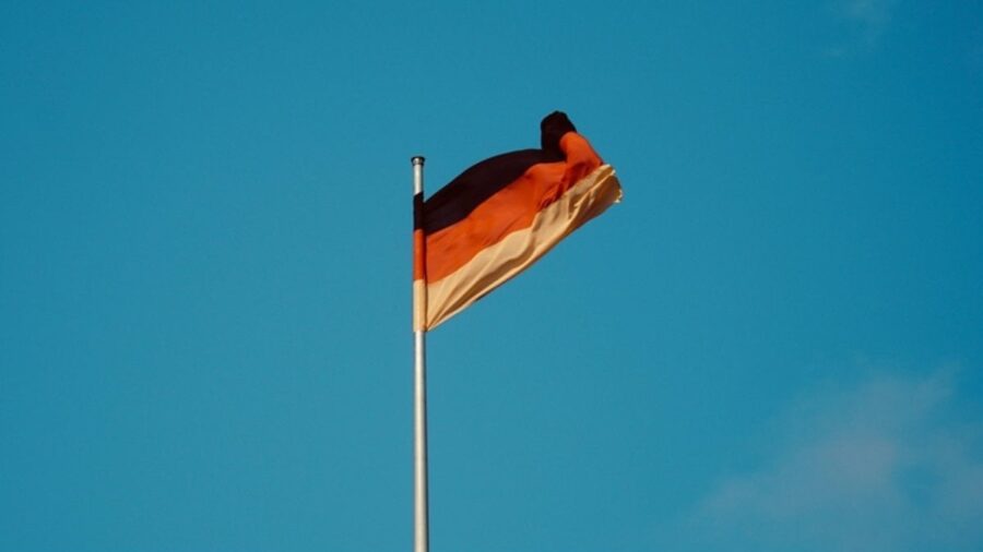 Almanya’da başörtülü kadına ırkçı saldırı